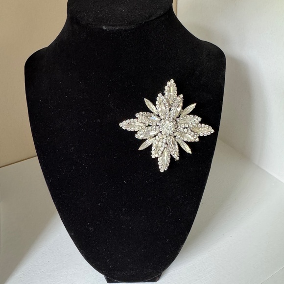 Vintage WEISS rhinestone brooch - Picture 2 of 5